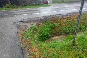 The disastrous ditch. Notice the tire track