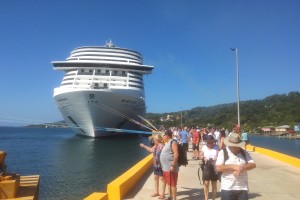 Meraviglia docked in Roatan